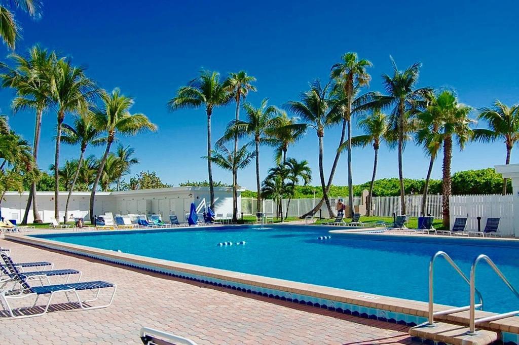 Directly On The Beach With Pool & Parking ไมอามีบีช ภายนอก รูปภาพ