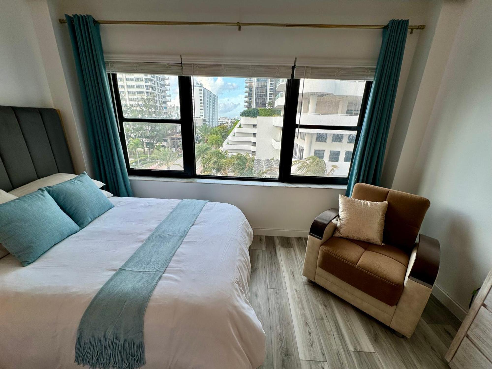 Directly On The Beach With Pool & Parking ไมอามีบีช ภายนอก รูปภาพ