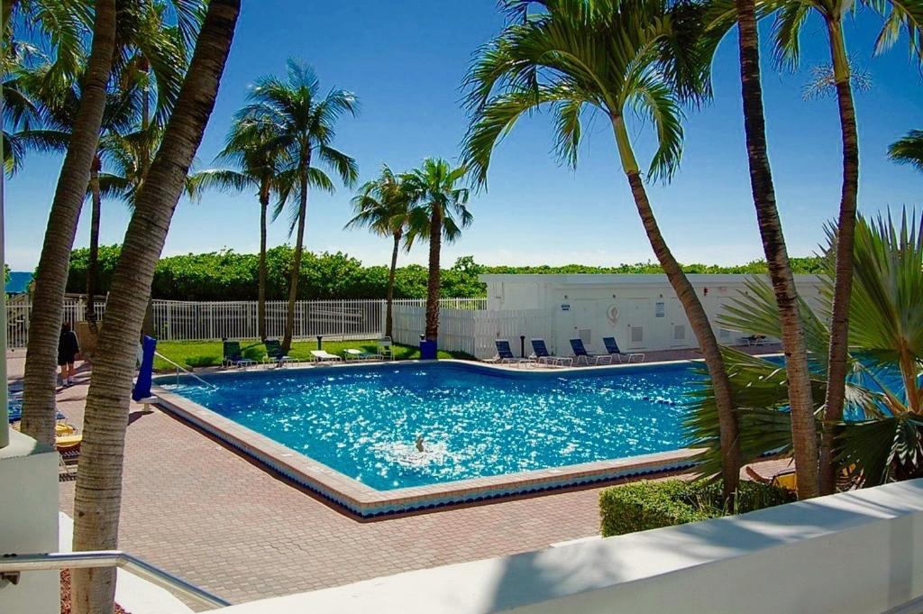 Directly On The Beach With Pool & Parking ไมอามีบีช ภายนอก รูปภาพ